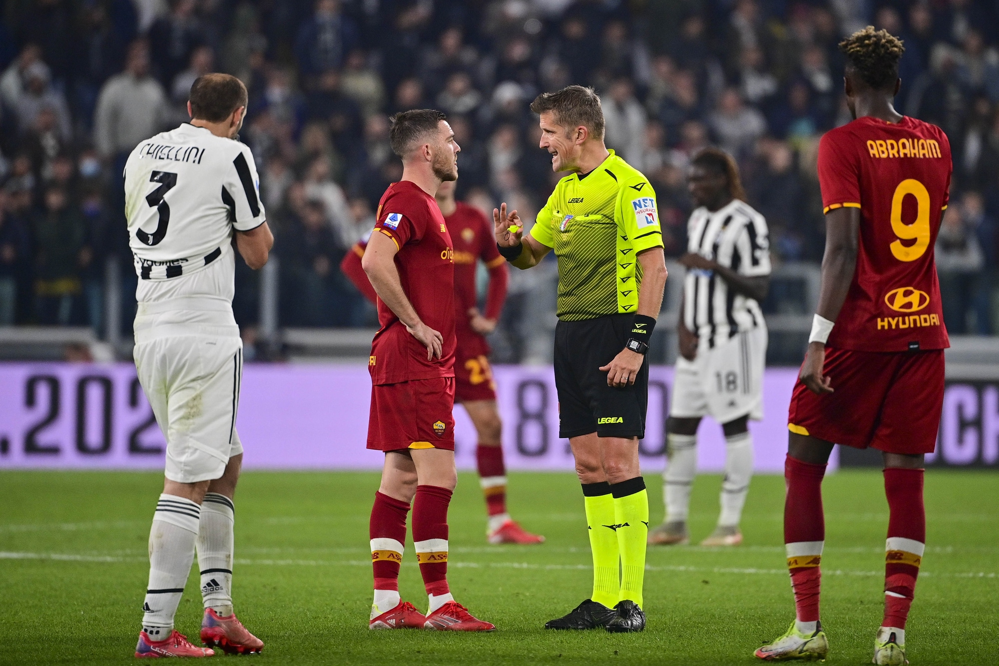Roma, i tifosi furiosi: “Vergognoso, Orsato non conosce le regole. Ritorna la malafede”
