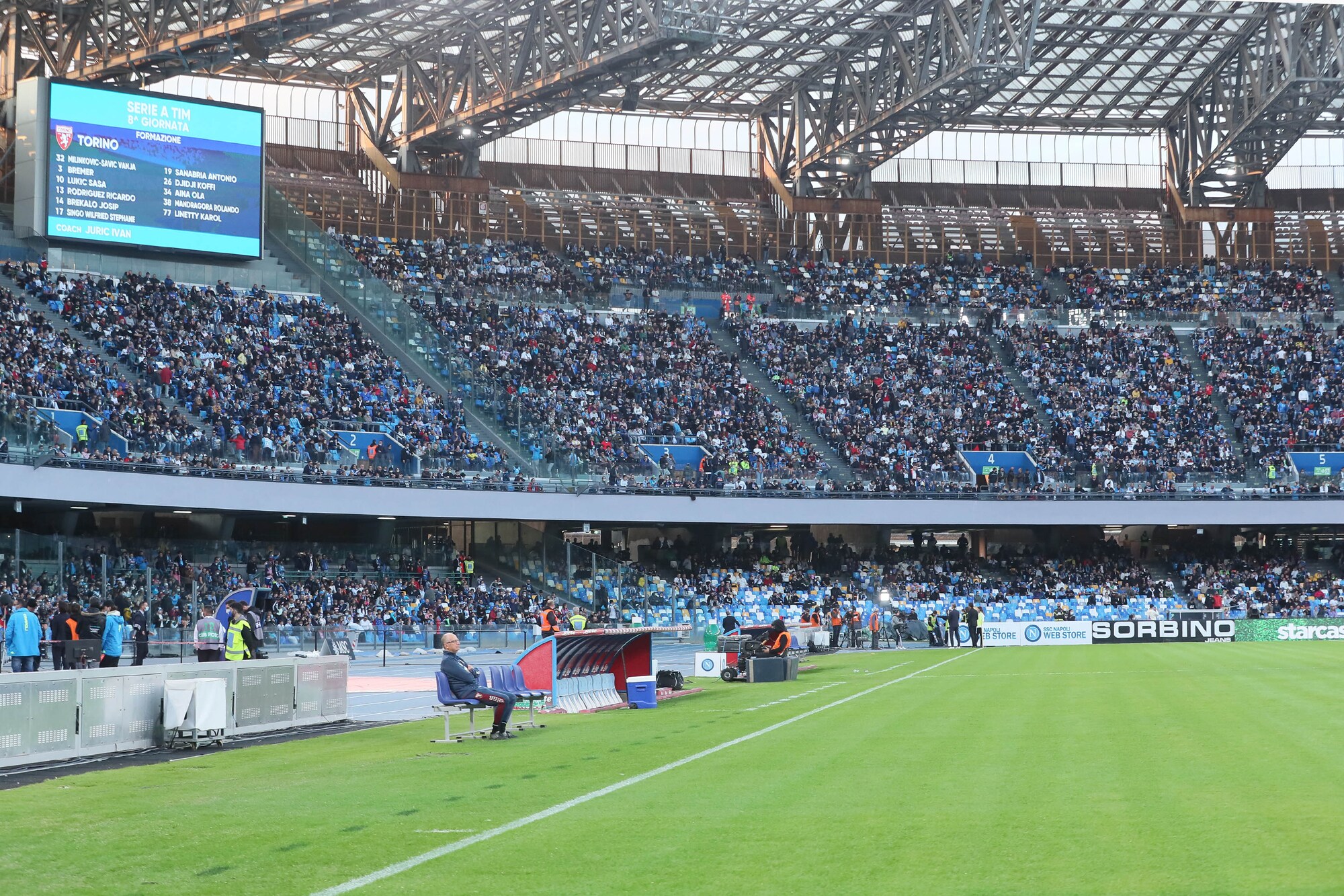 Cosenza: “Napoli, così lo stadio è un mortorio. Serve il ritorno del tifo“