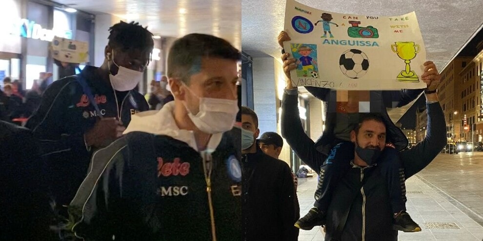 Napoli, entusiasmo a Roma: oltre 100 tifosi alla stazione Termini VIDEO