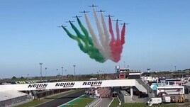 Saluto a Valentino Rossi, frecce tricolori e fuochi d'artificio a Misano