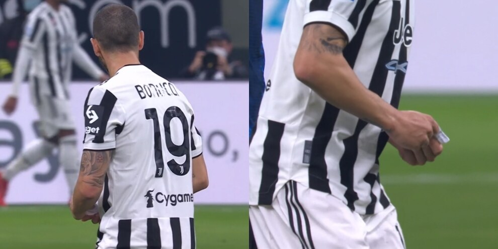 Juve, spunta un pizzino nascosto per Bonucci: Allegri spiega tutto