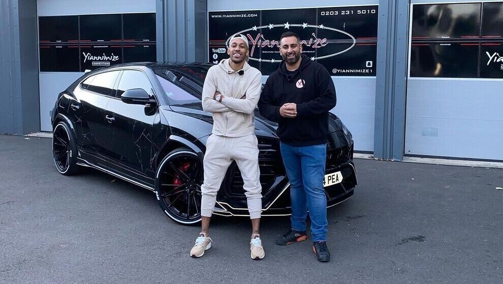 Aubameyang, nuova vita per la Lamborghini Urus: ora è di marmo