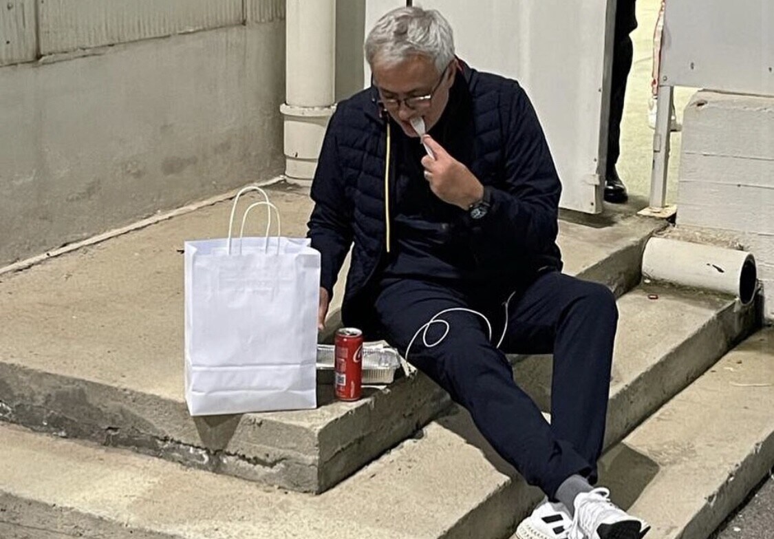 Mourinho, cena al volo post Cagliari. Ed esalta Felix: “Un ragazzo in più“