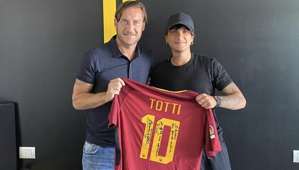 Totti, l'emozionante dedica di Ultimo al suo idolo