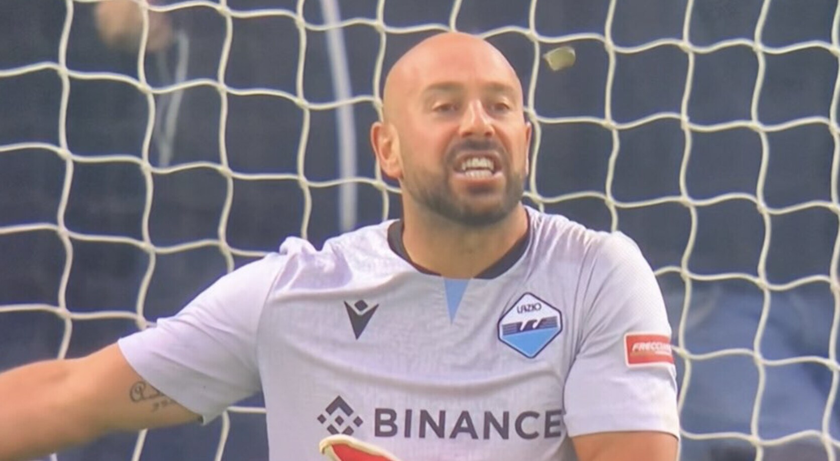 Atalanta-Lazio, Reina colpito da una monetina