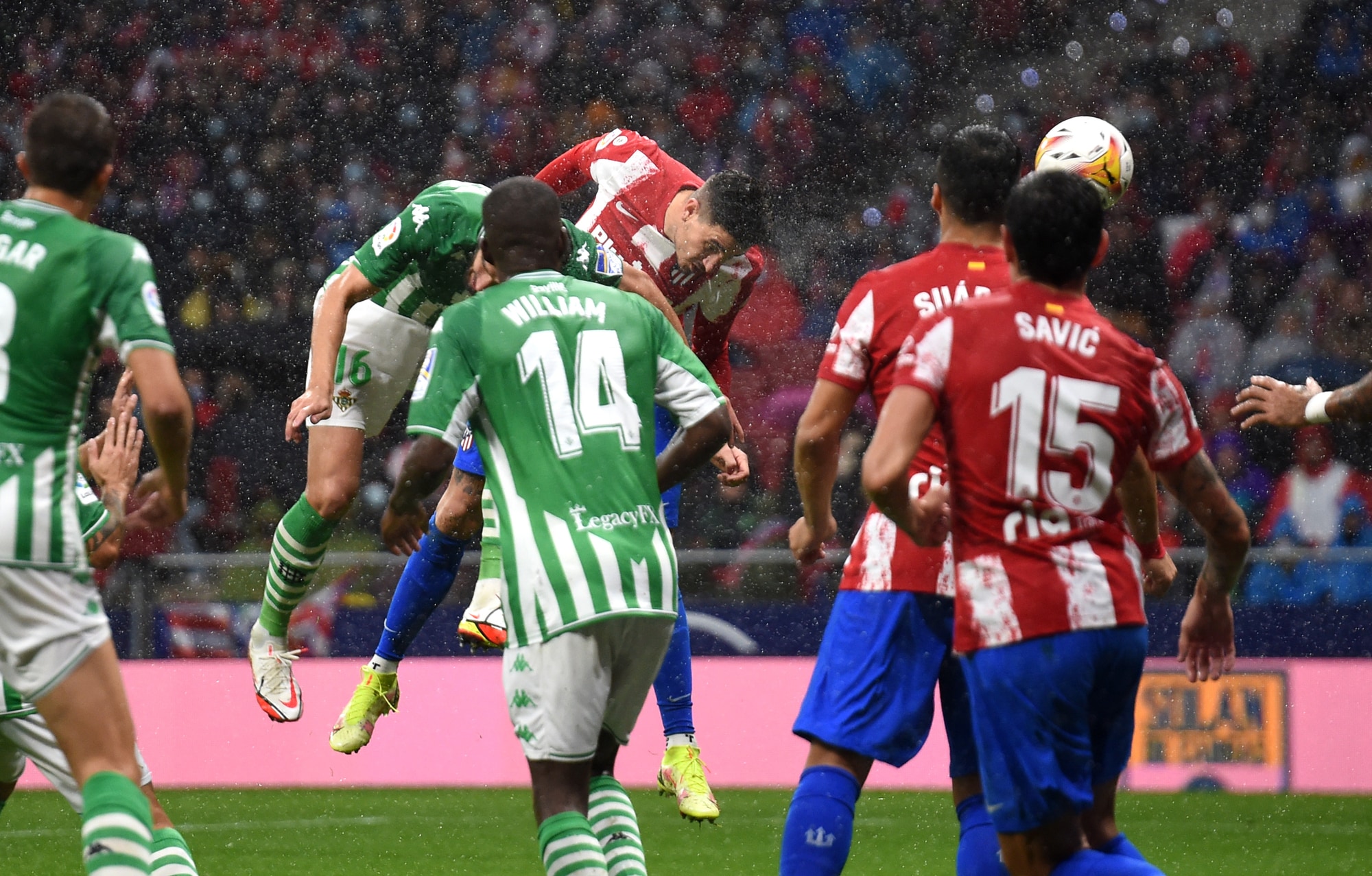 Vince l'Atletico Madrid, Betis ko: clamoroso autogol di Pezzella
