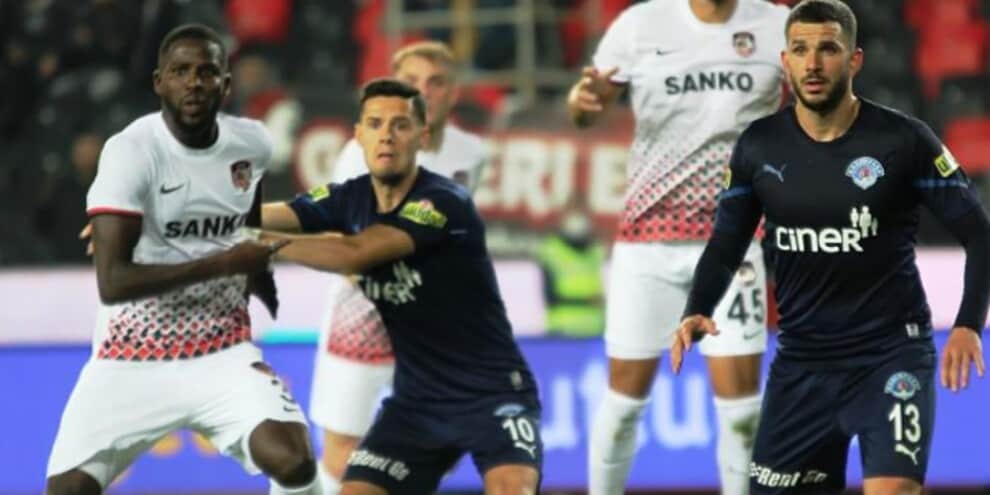 Arbitro dimentica di far giocare il recupero: squadre richiamate in campo