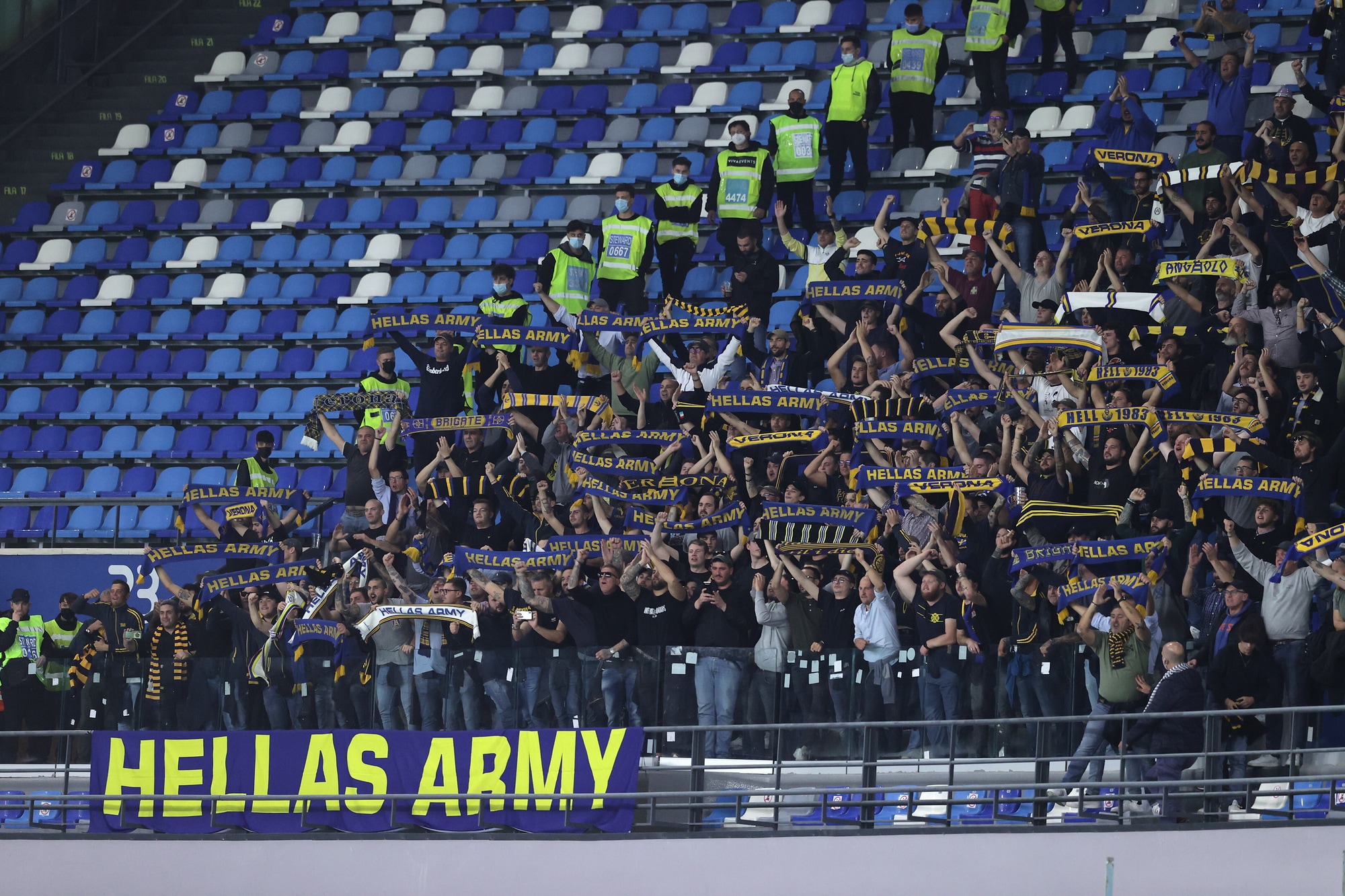 Verona, Daspo a 13 tifosi ospiti per disordini allo stadio di Napoli