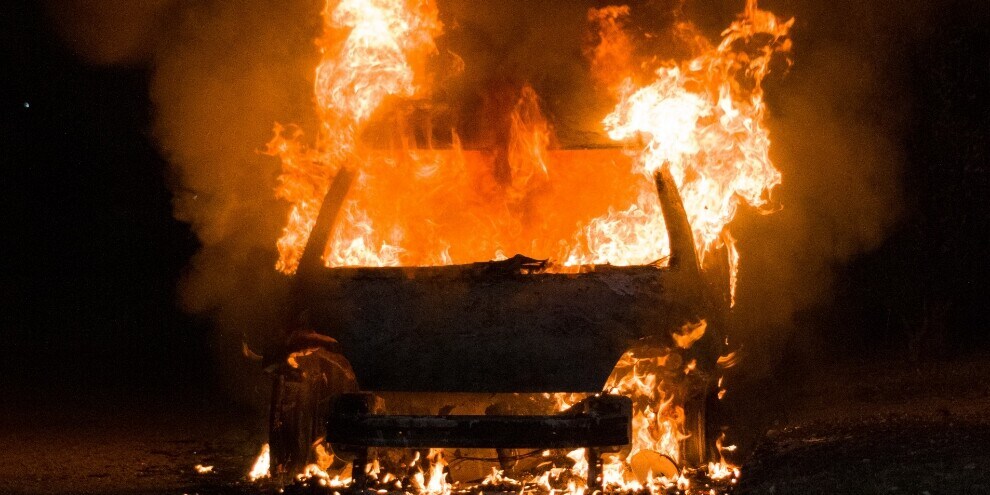 171647143 bc8d74ec ed45 4d82 ba48 ea532d49d6d5 - Notte di “fuoco” a Genzano di Roma: sei auto in fiamme 171647143 bc8d74ec ed45 4d82 ba48 ea532d49d6d5 - Notte di “fuoco” a Genzano di Roma: sei auto in fiamme