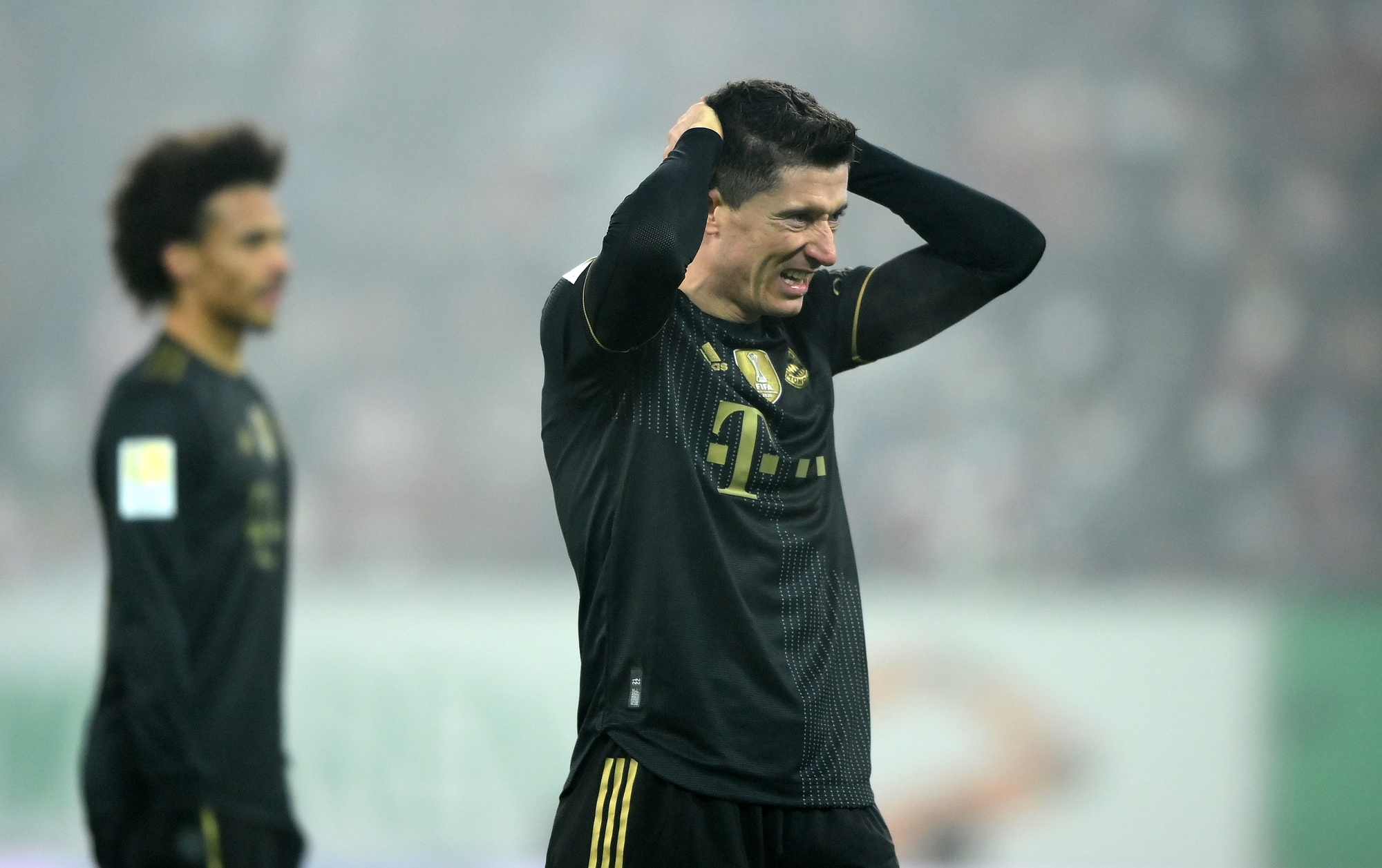 Bundesliga, Lewandowski segna ma il Bayern cade: impresa Augusta