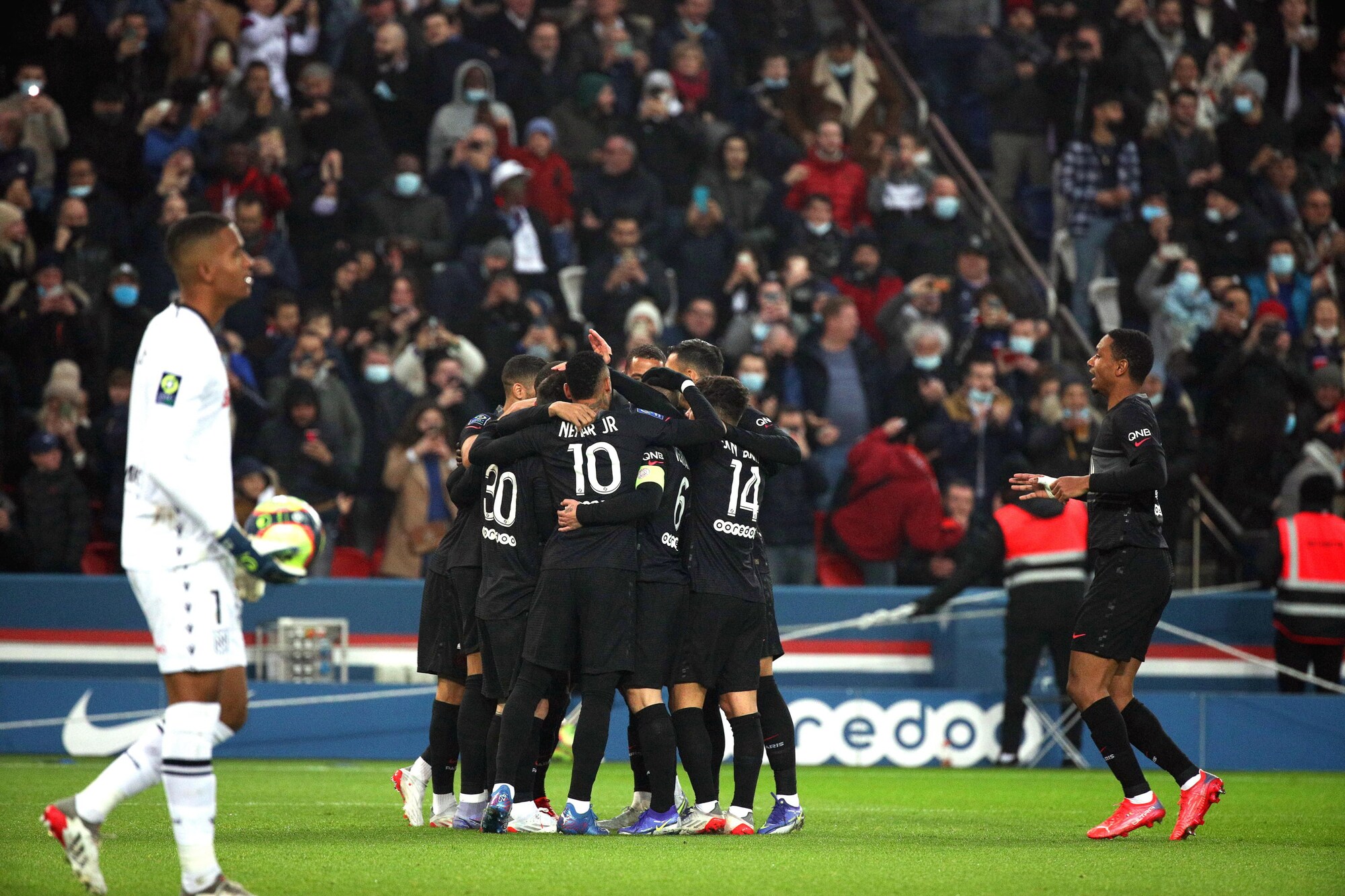 Psg, tris al Nantes in dieci: capolavoro di Messi