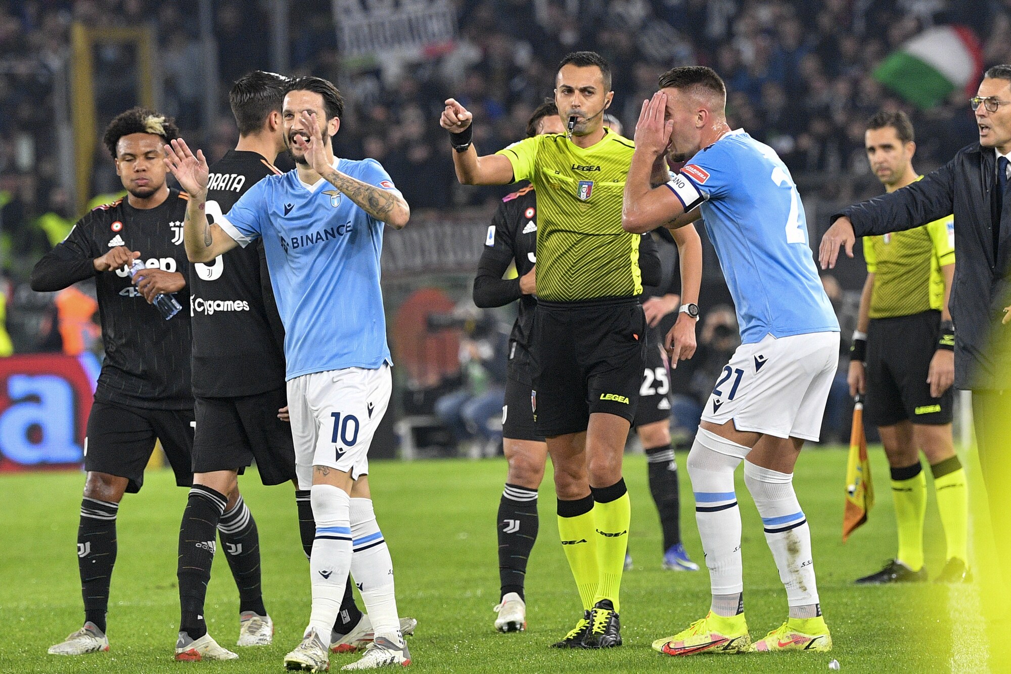 Moviola Serie A: errore di Di Bello in Lazio-Juve, bene Guida in Fiorentina-Milan