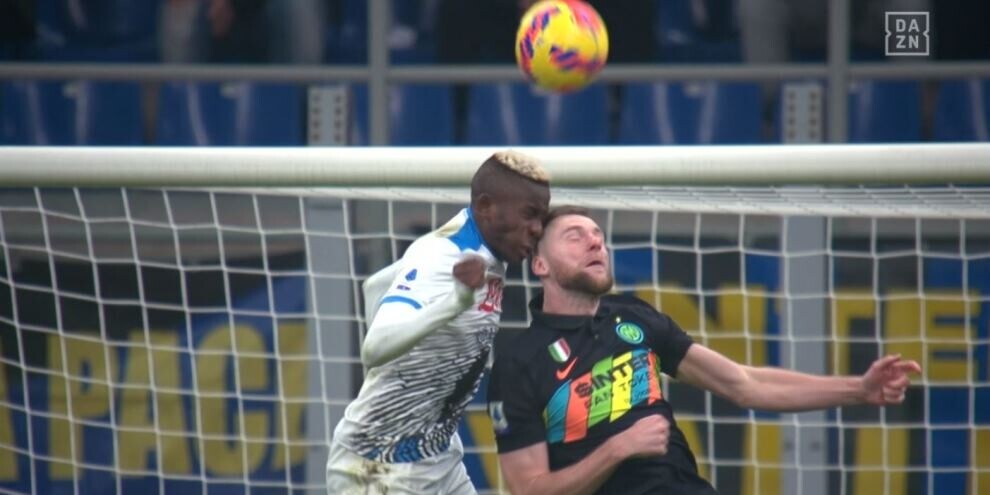 Inter-Napoli, paura per Osimhen: ko per una botta alla testa