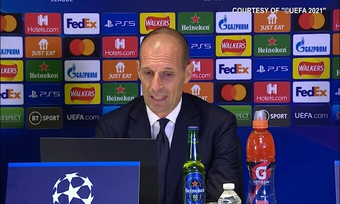 Allegri non vede l'ora...di abbandonare la conferenza!