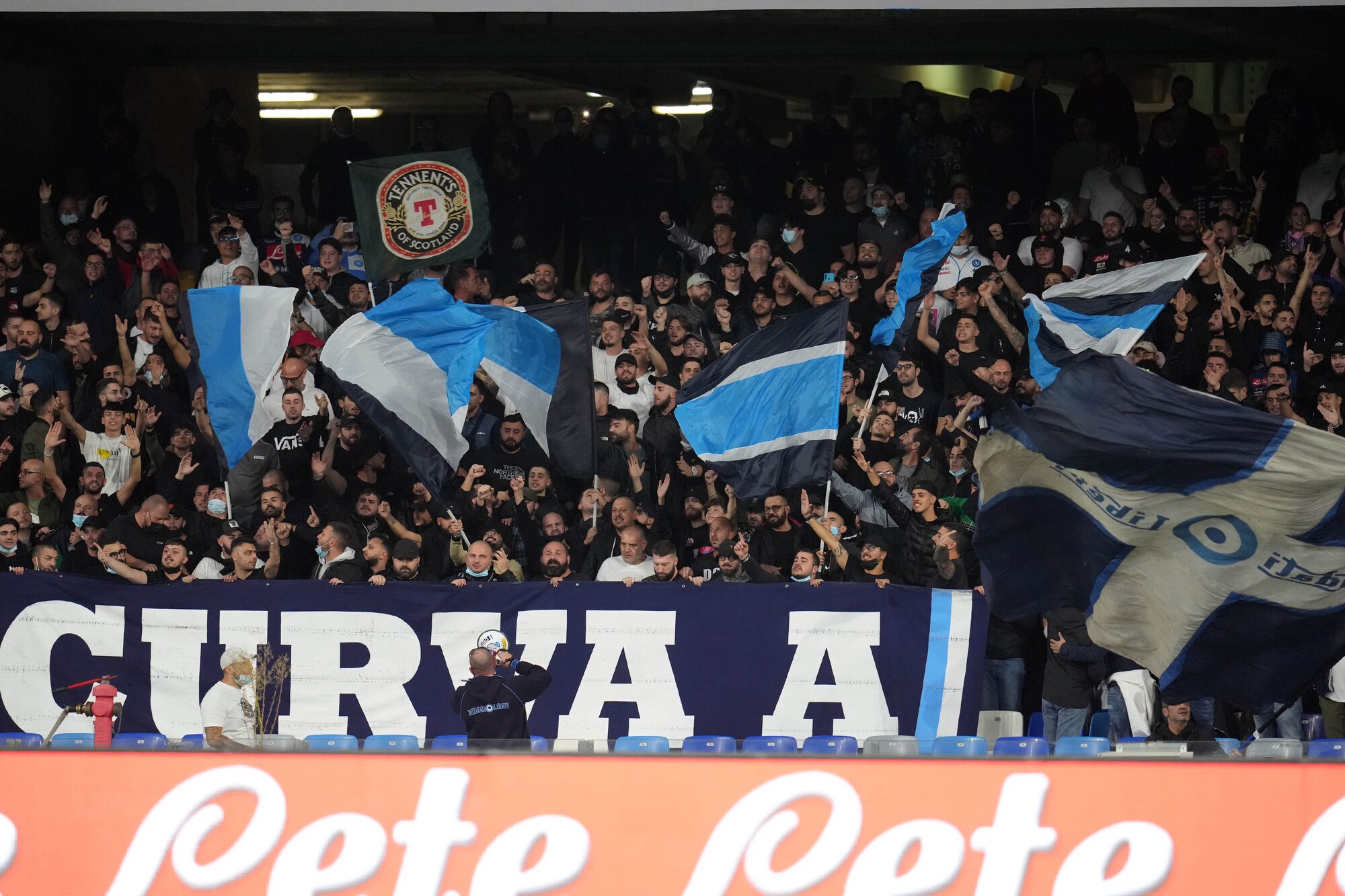 Napoli, c'è attesa per la Lazio. Dopo le curve, in esaurimento i Distinti