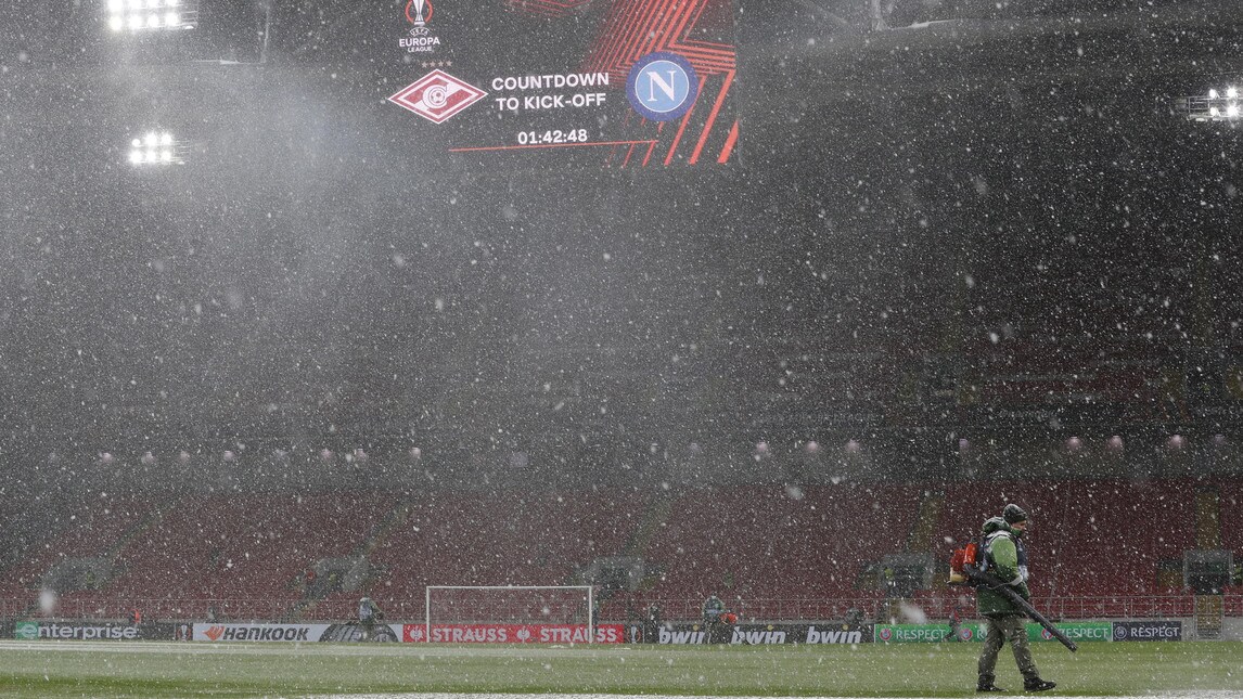 Spartak Mosca-Napoli: bufera di neve e stadio imbiancato