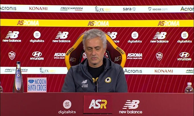 Mourinho: "Giocheremo per i tifosi"