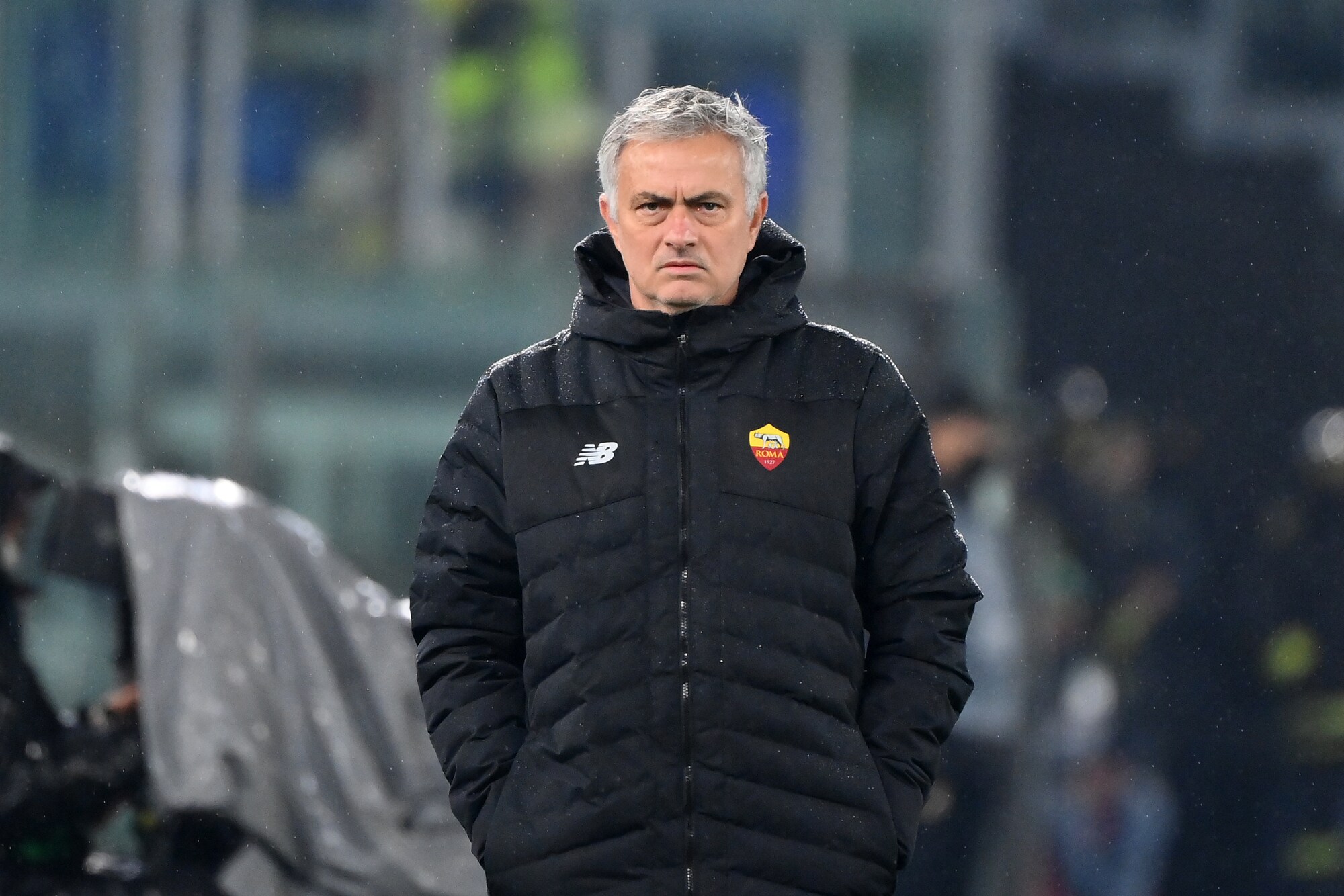 Mourinho: “Roma con la difesa a tre, Calafiori e Viña non sono pronti”