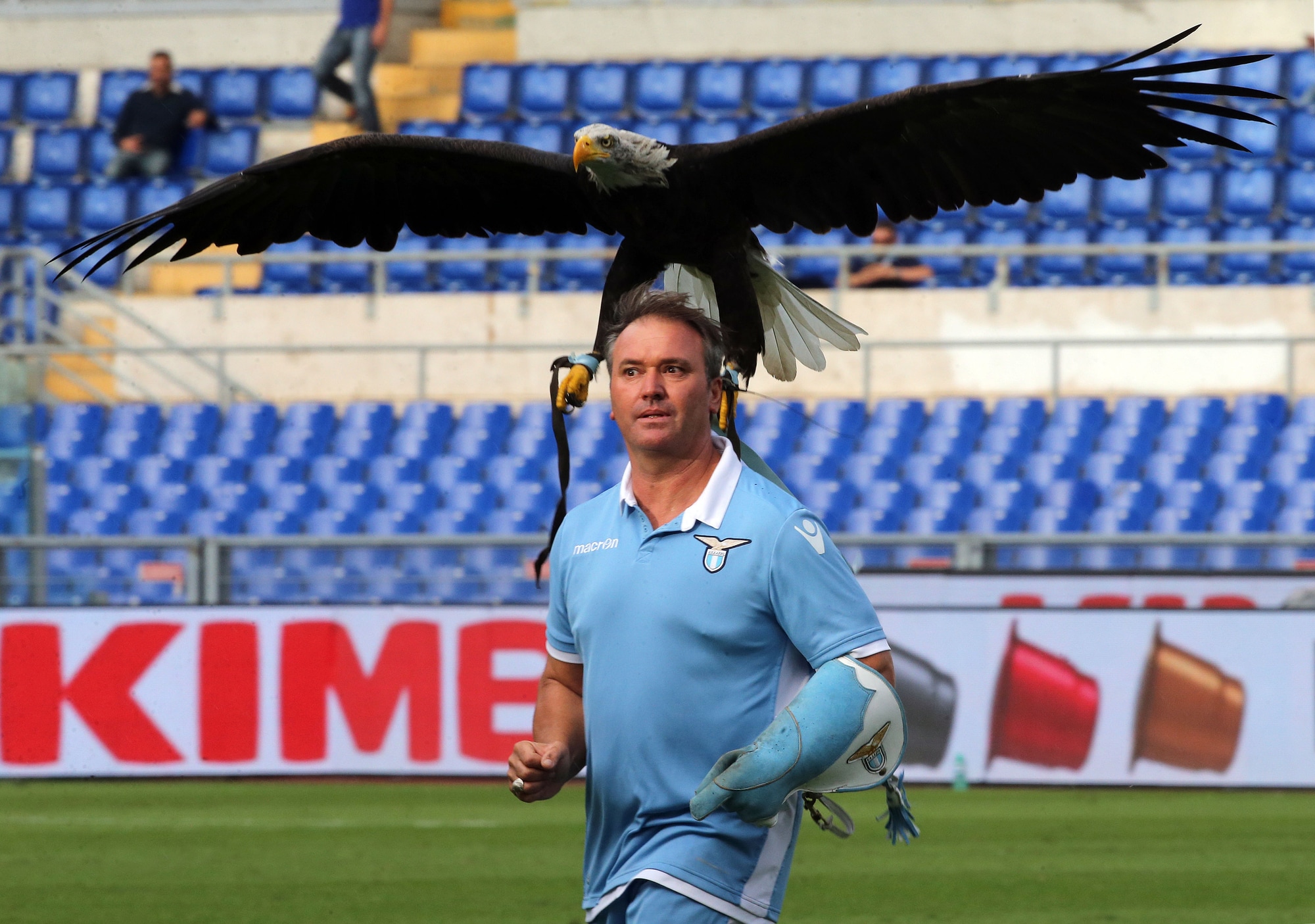 Lazio, il falconiere Juan Bernabé è tornato