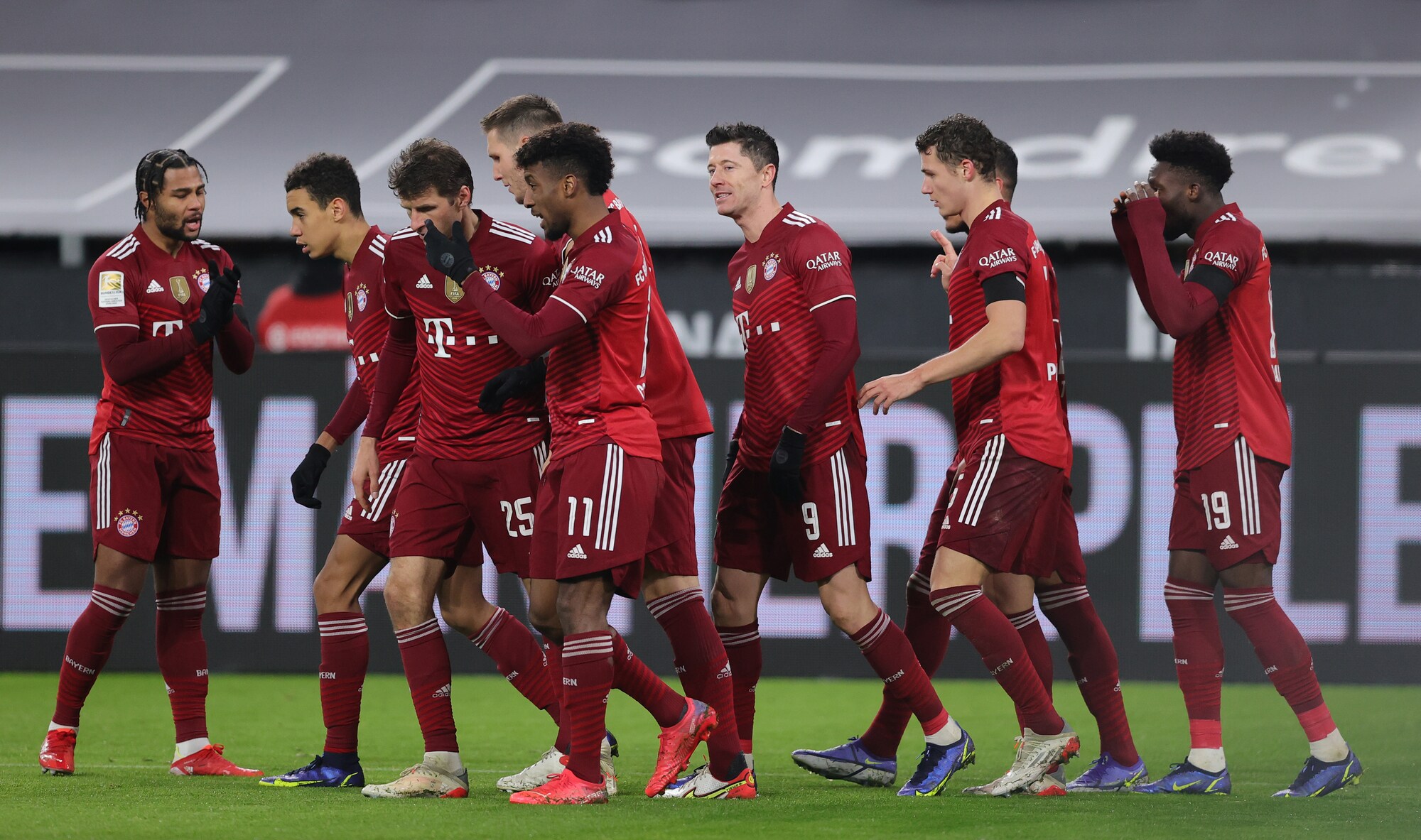 Lewandowski fa volare il Bayern: Dortmund ko. Schick, che poker