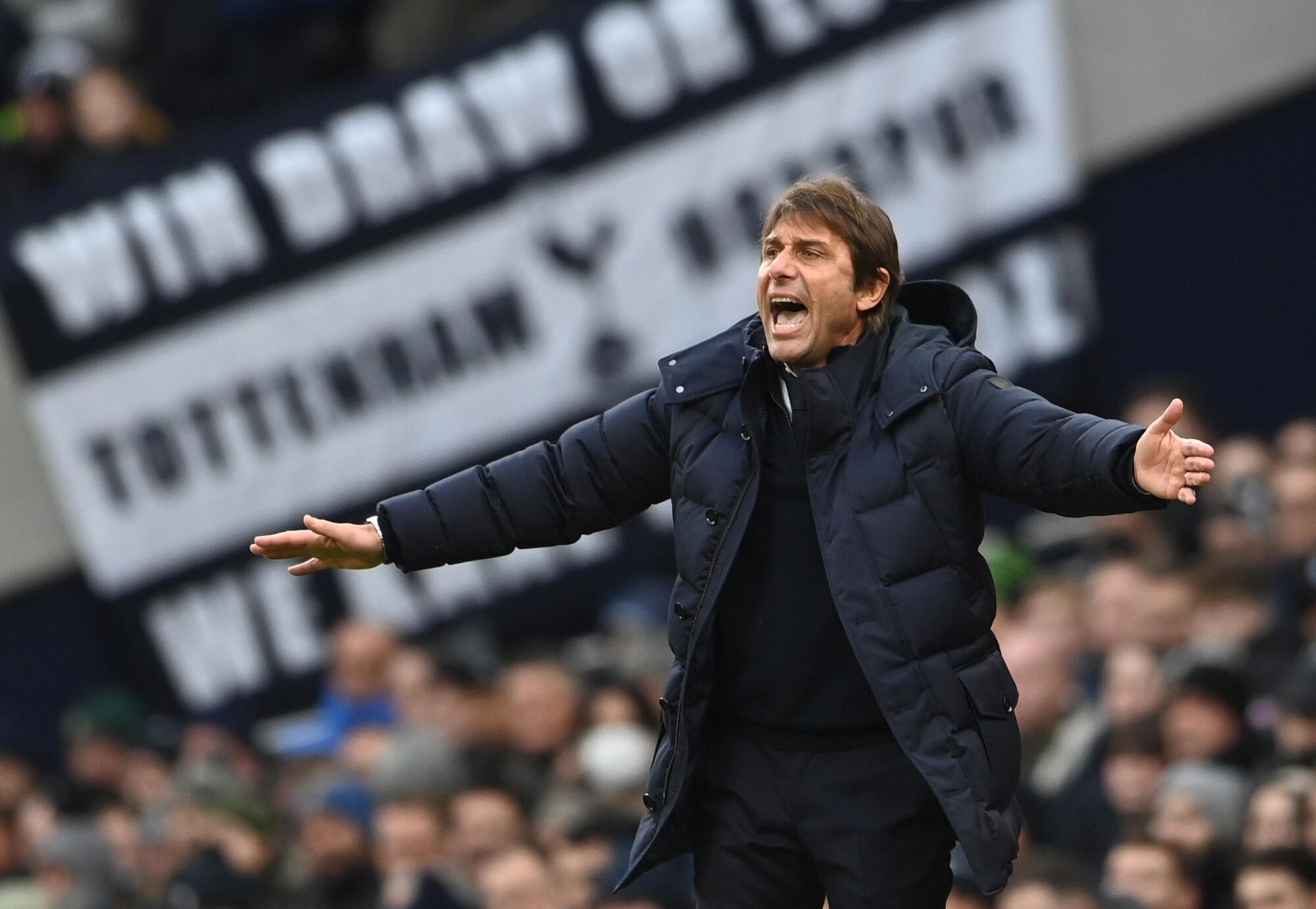 Vince lo United di Ronaldo. Tris del Tottenham di Conte, Leicester ko