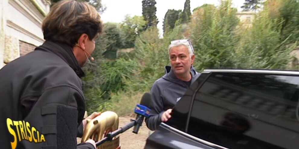 Mourinho, altro Tapiro d'oro: anche stavolta dribbla Staffelli e va via