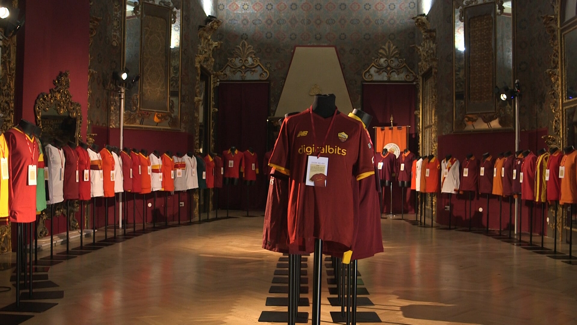 Al via la mostra sulla storia della Roma attraverso le maglie