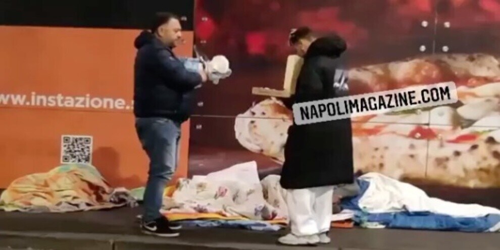 Malcuit commuove Napoli: regala pizze ai senzatetto