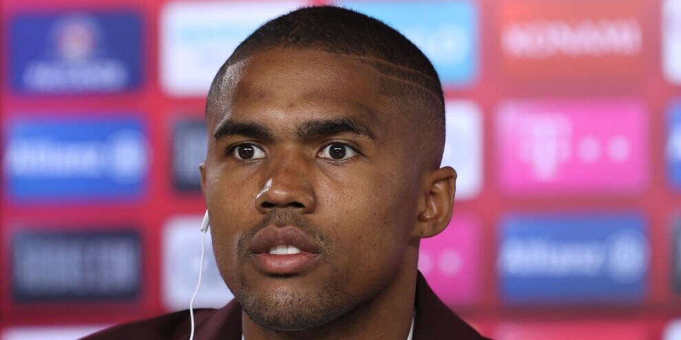 Gremio nega matrimonio a Douglas Costa, lui si vendica sui social