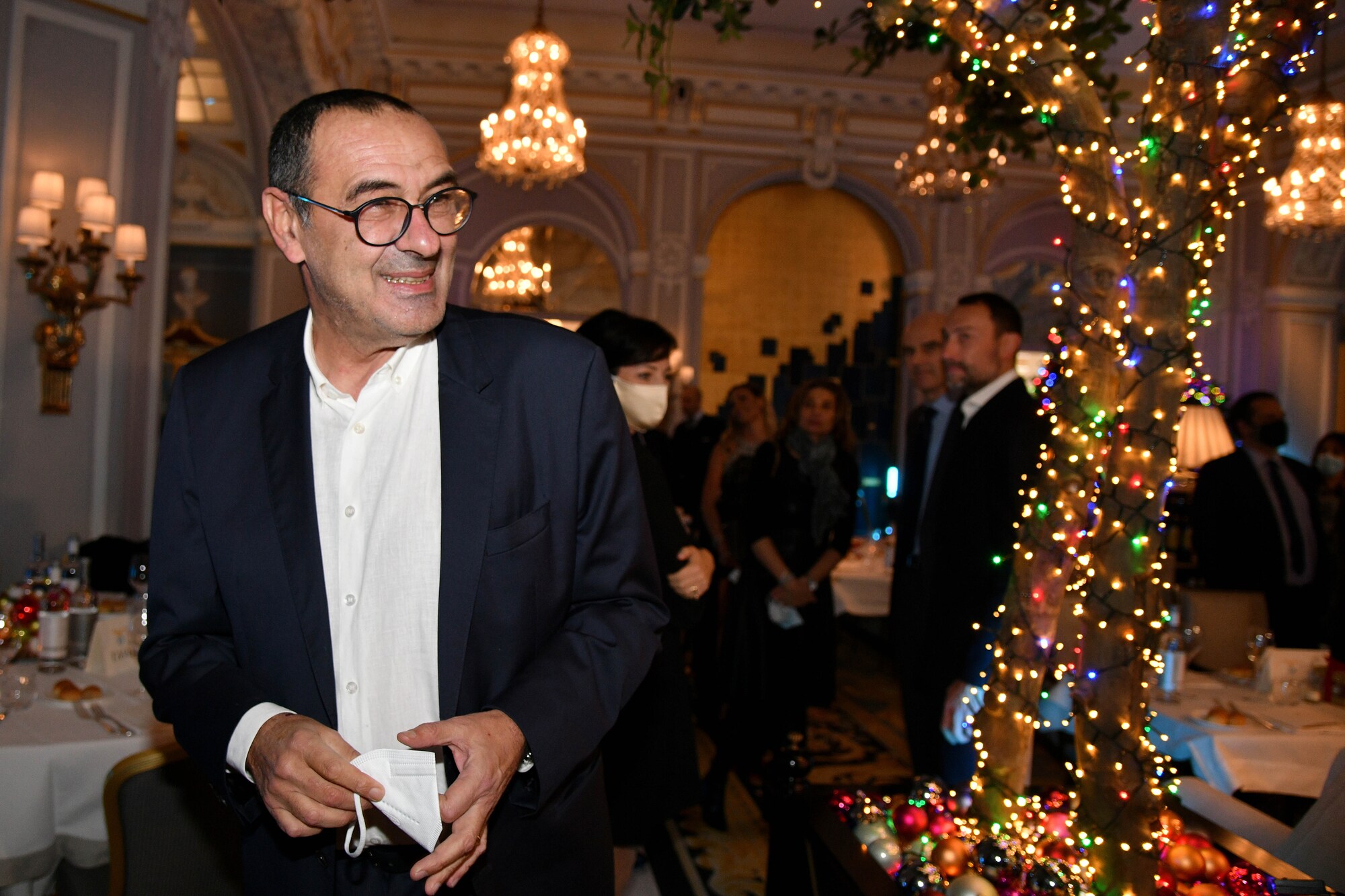 Lazio, auguri a Sarri. E i tifosi lo acclamano