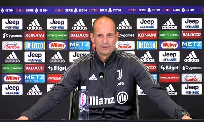 Allegri scherza: "Ho mangiato il panettone ad ottobre.."