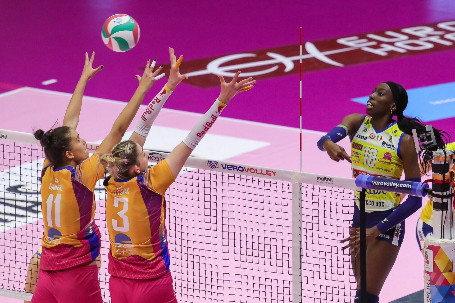 Rinviata l' intera 13a di A1 Femminile