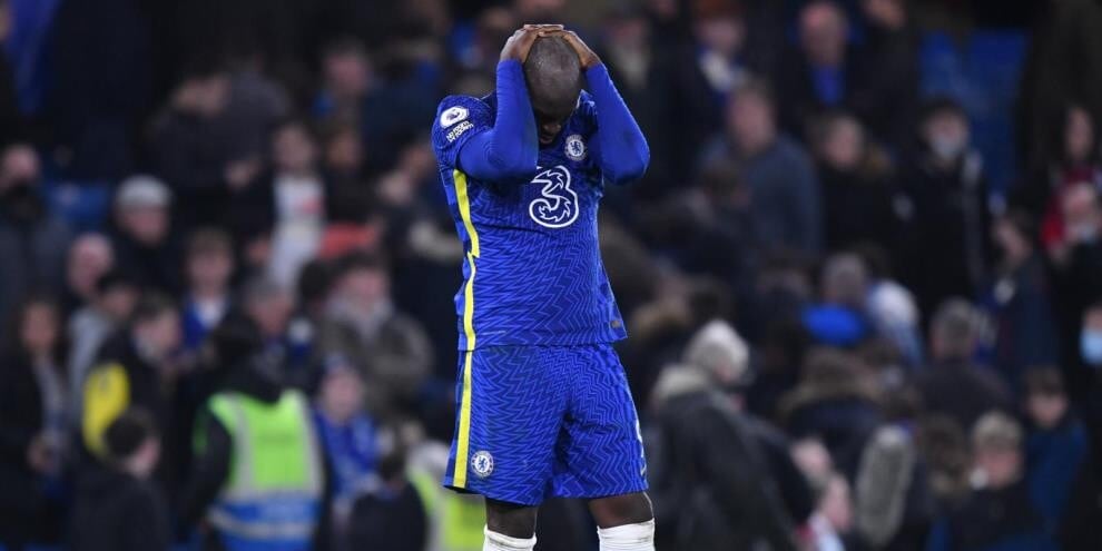 Striscione contro Lukaku dei tifosi dell'Inter al Meazza