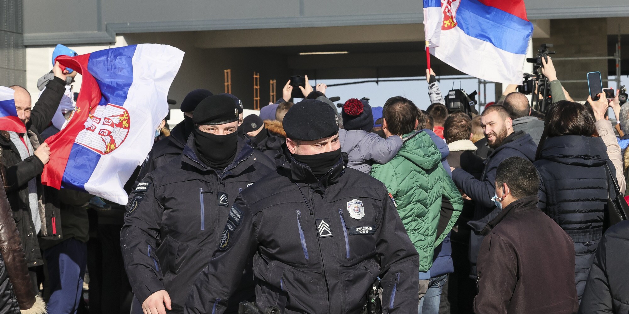 Djokovic a Belgrado: bagno di folla all’aeroporto
