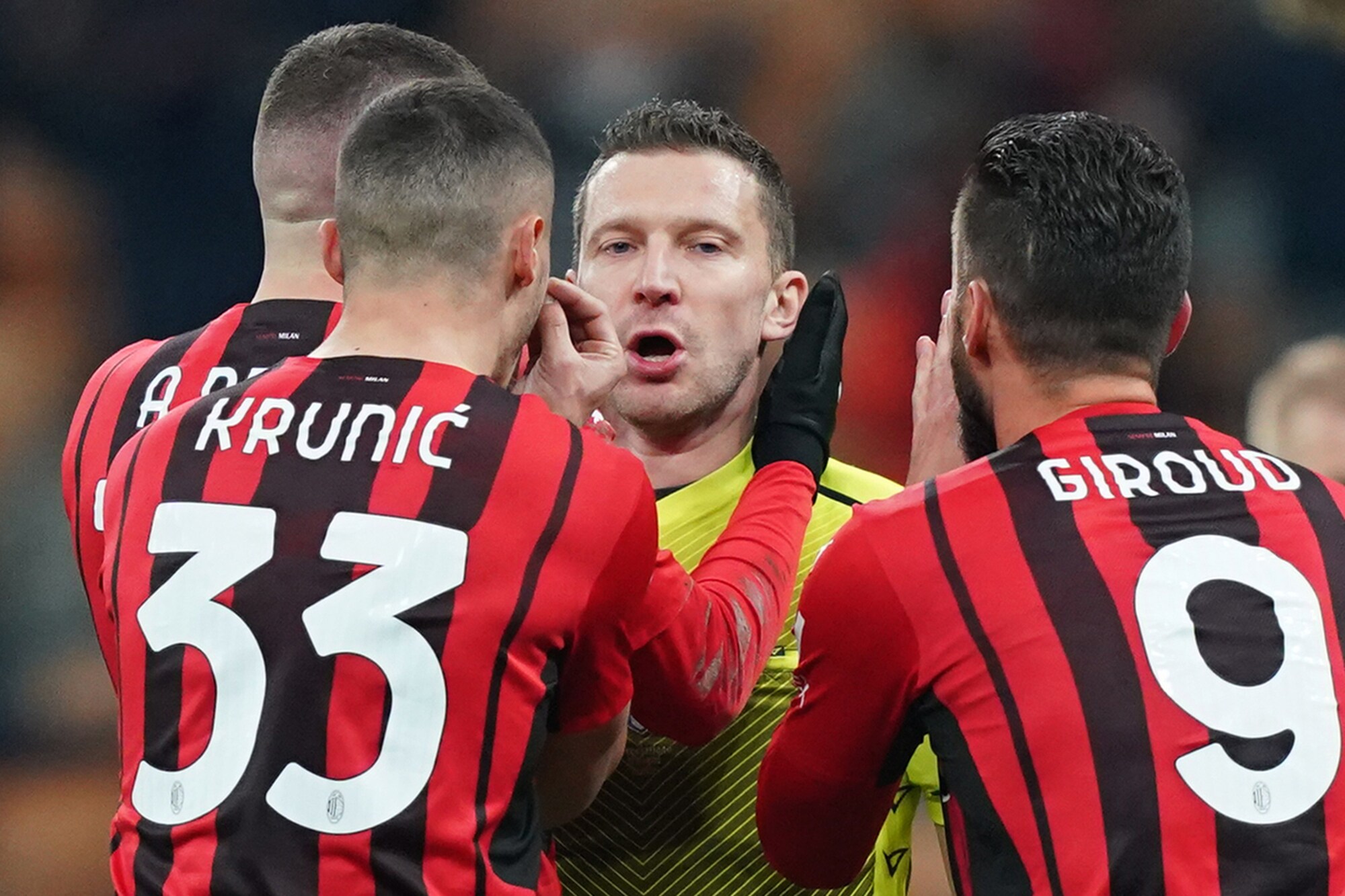 L'arbitro Serra: “Dopo Milan-Spezia ero frastornato, bel gesto dei rossoneri”