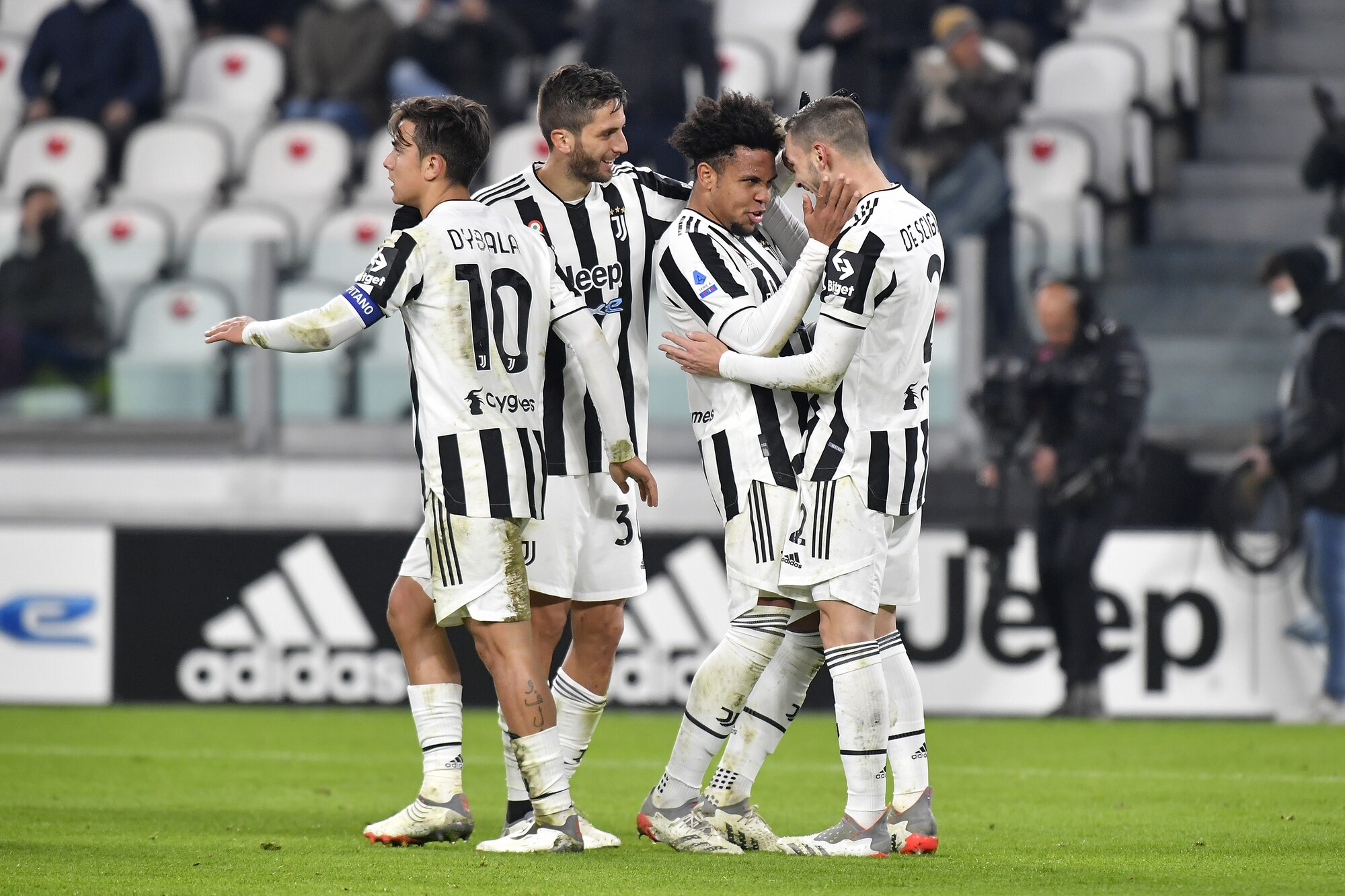 Juve, obiettivo Milan: i bianconeri tornano al lavoro, due assenti