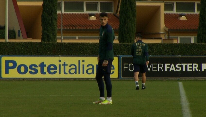 Scamacca e Frattesi in allenamento con gli Azzurri