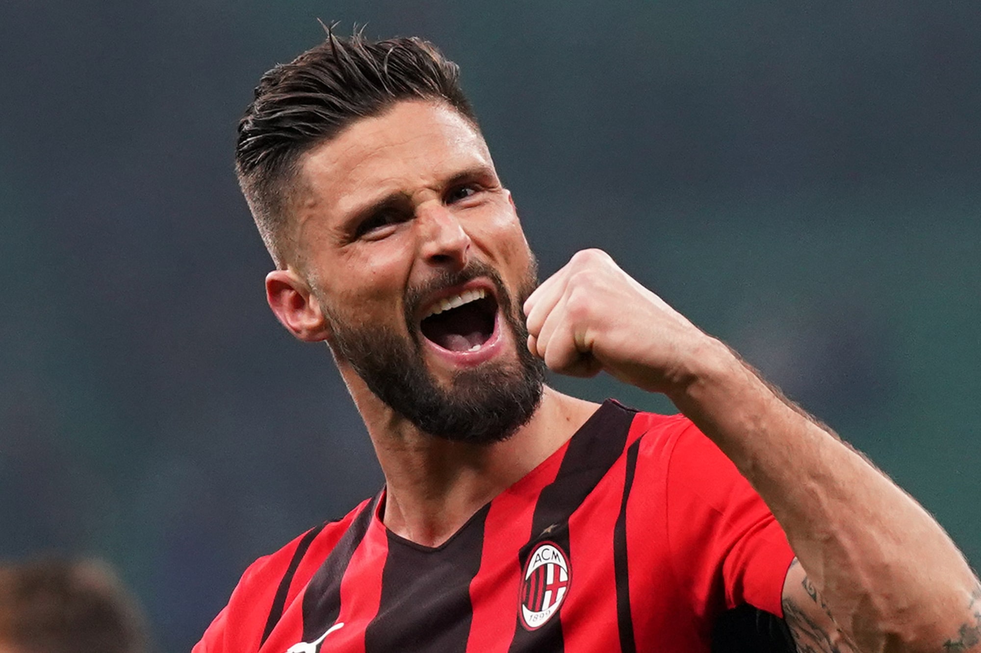 Giroud uomo derby a Milano. A Londra lo rimpiangono e contestano Lukaku