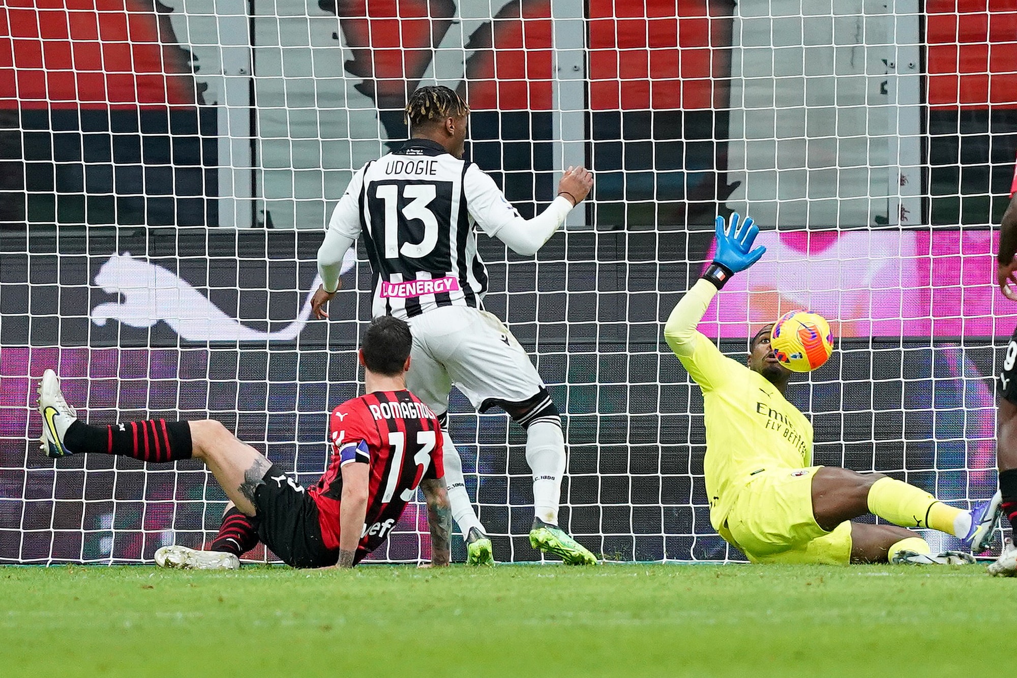 Moviola: Udogie di mano (forse). Tomori-Beto, c'è fallo