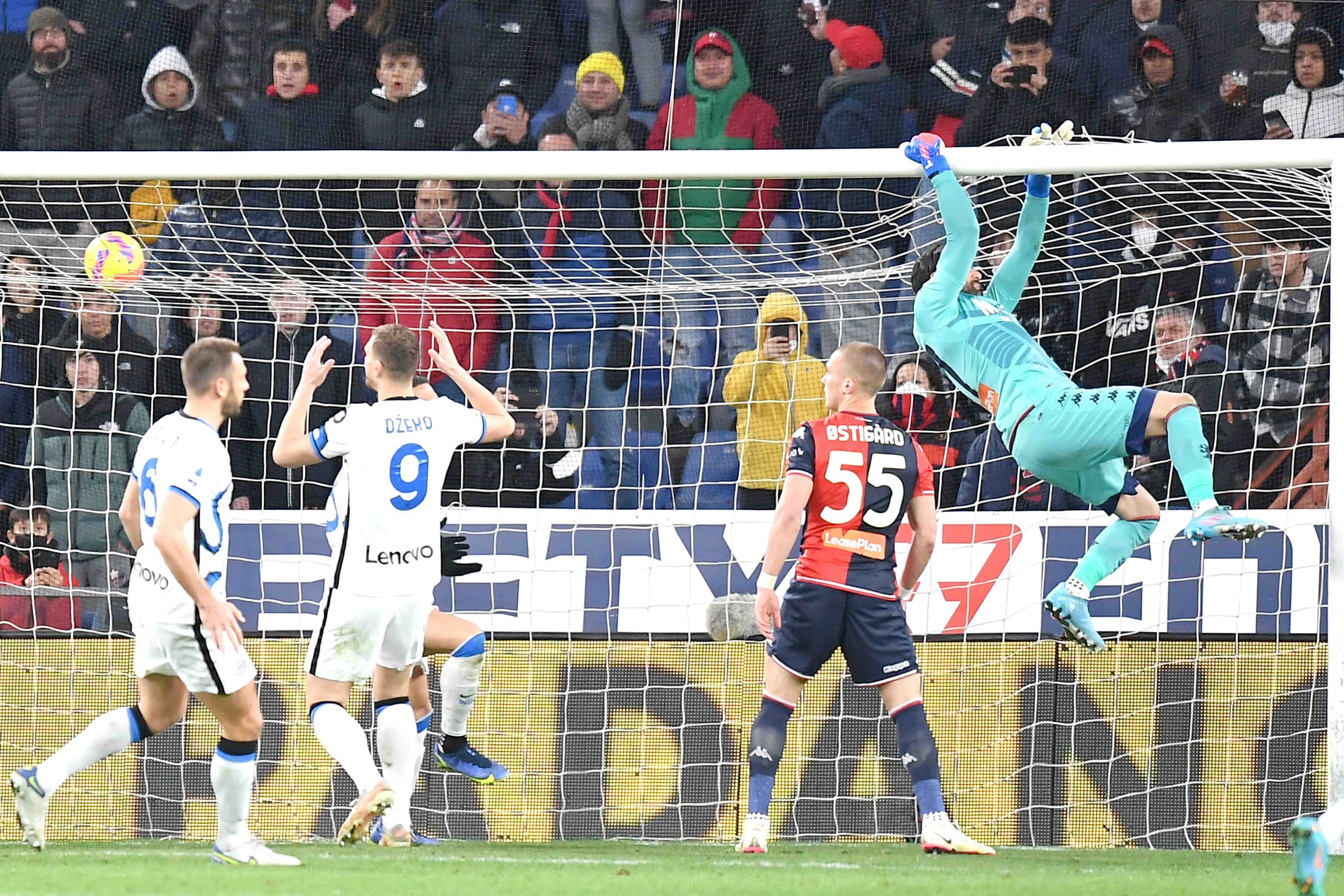 Genoa-Inter 0-0: Blessin ferma Inzaghi, mancato l'aggancio al Milan