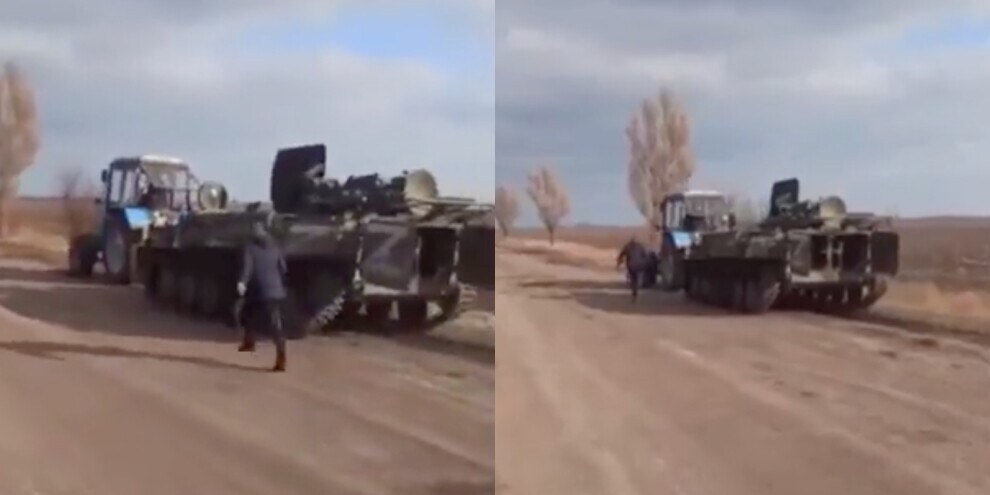 Contadino ucraino ruba un carro armato russo col trattore