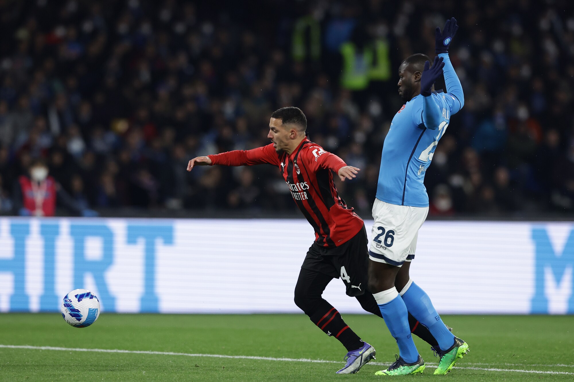 Napoli-Milan, Orsato scontenta tutti: le proteste di Pioli e Osimhen