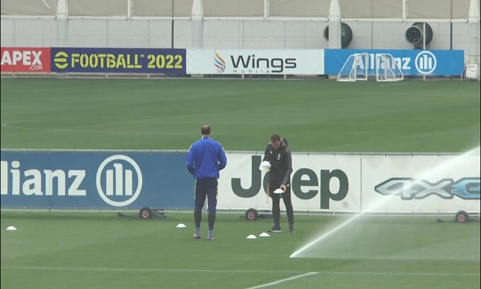 Juve, puoi sorridere: ecco Dybala e Chiellini in gruppo