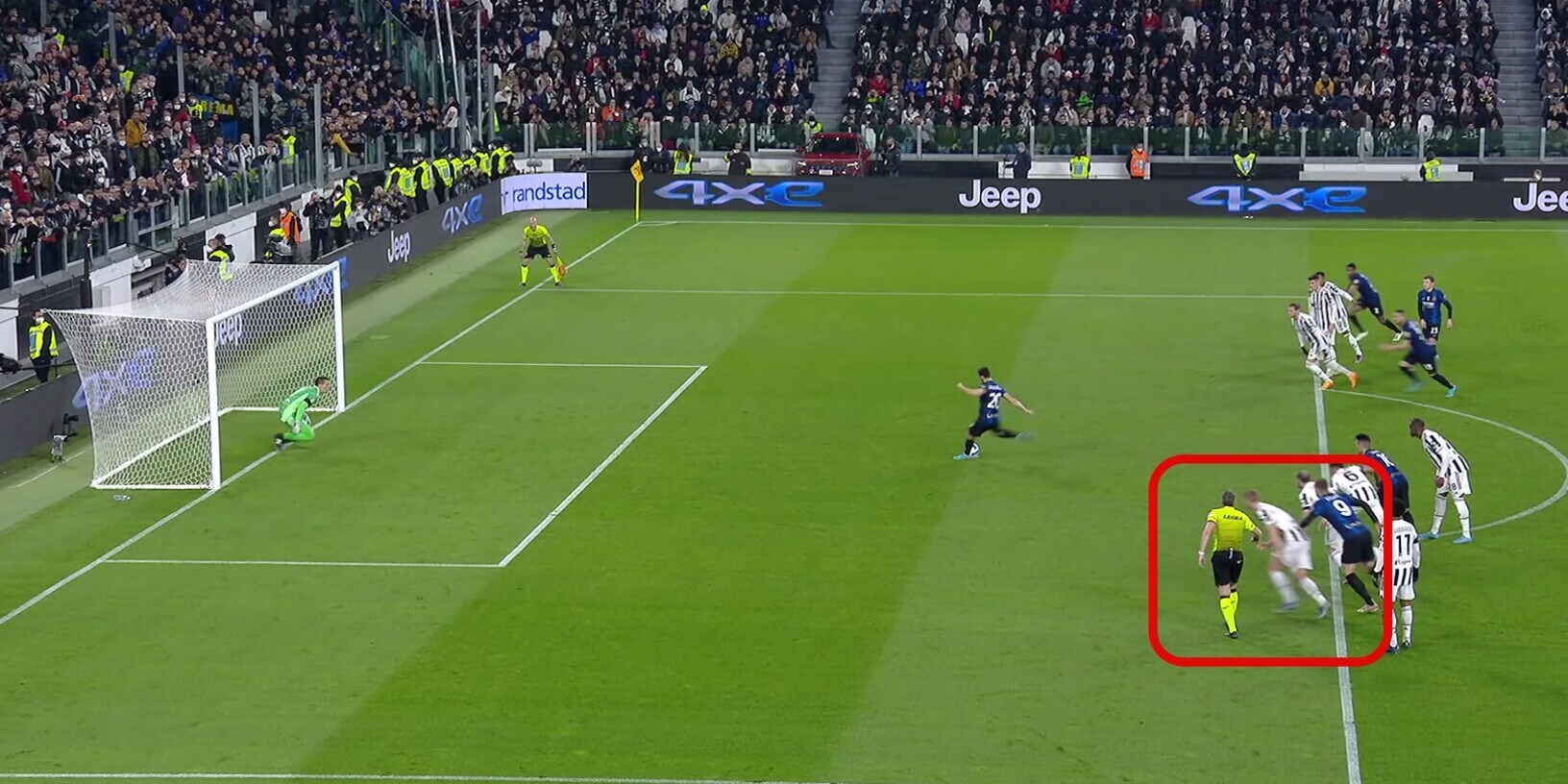 Juve-Inter, perché l'arbitro ha fatto ripetere il rigore di Calhanoglu