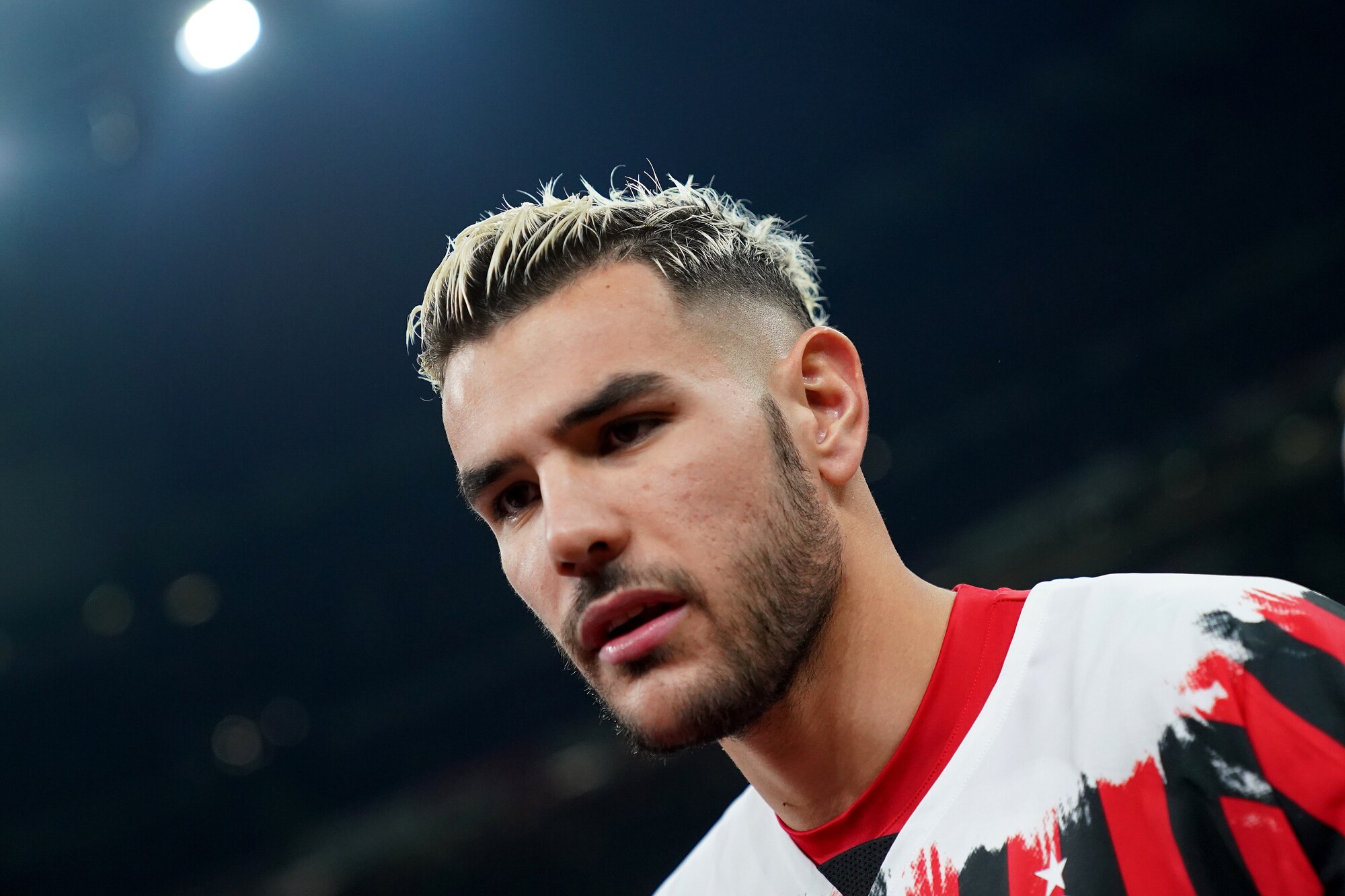 Theo Hernandez si allena, il Milan: “Hey Daddy”