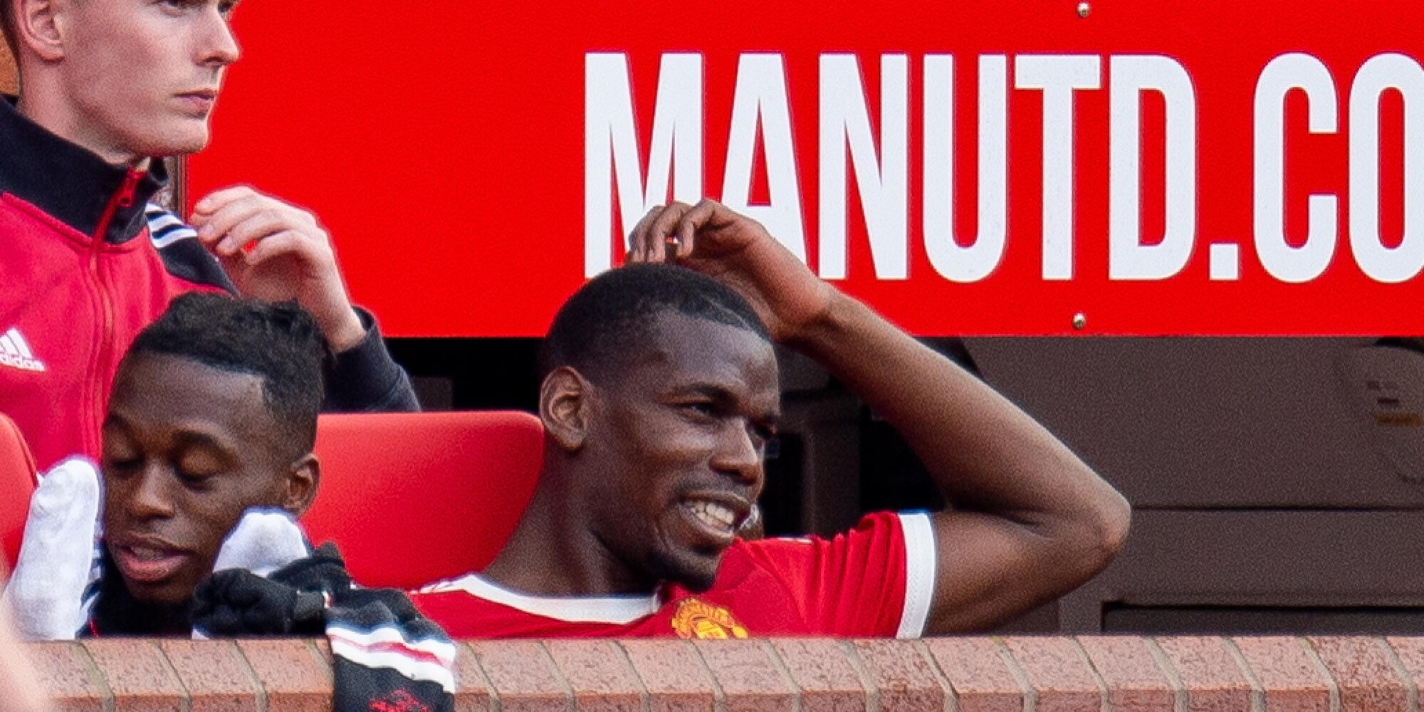 "Pogba lascia la chat WhatsApp del Manchester United: futuro a Parigi o Madrid"