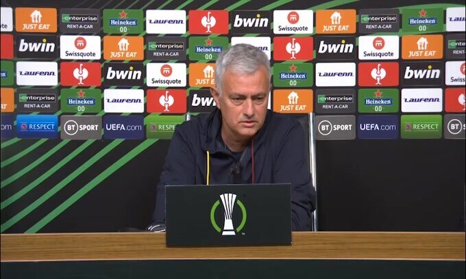 Mourinho: "Non c'è una favorita in semifinale"