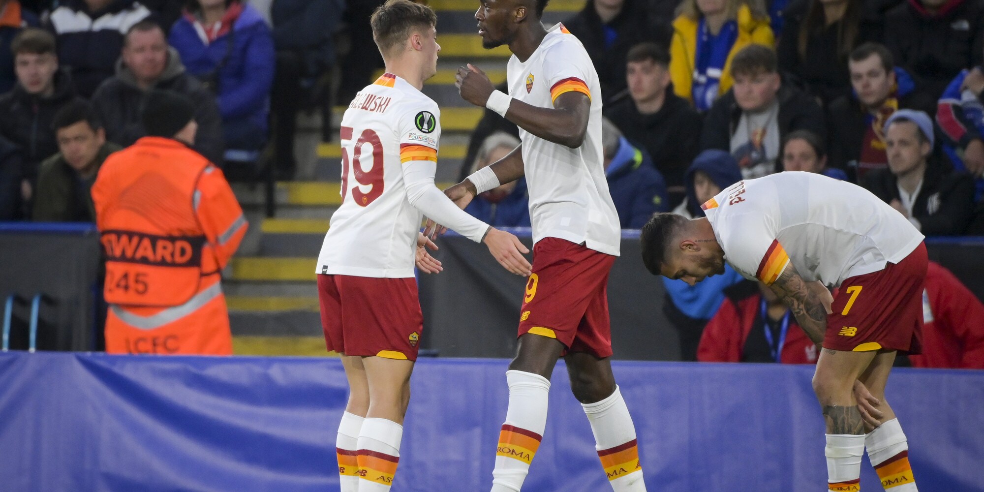 Leicester-Roma, le pagelle: Zalewski super, muro Smalling