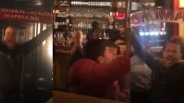 Roma, tifosi scatenati: cantano l'inno di Conidi in un pub di Leicester