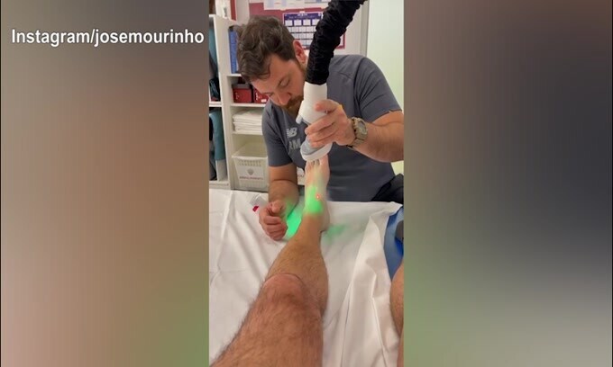 Mourinho preso a calci? Intanto lui si cura...
